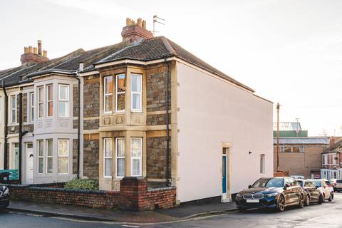 2 bedroom end of terrace house for sale, knowle, Bristol BS4