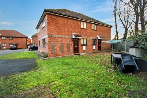 1 bedroom terraced house to rent - Brentwood Road, Romford, RM2