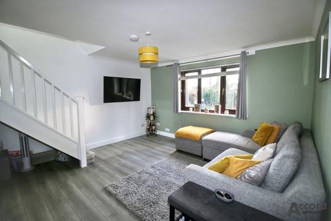 1 bedroom terraced house to rent, Brentwood Road, Romford, RM2