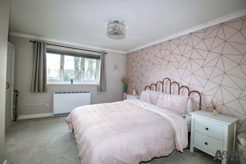 1 bedroom terraced house to rent, Brentwood Road, Romford, RM2