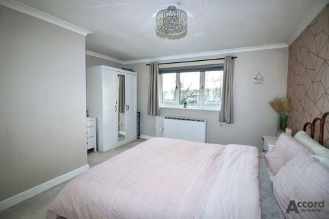 1 bedroom terraced house to rent, Brentwood Road, Romford, RM2