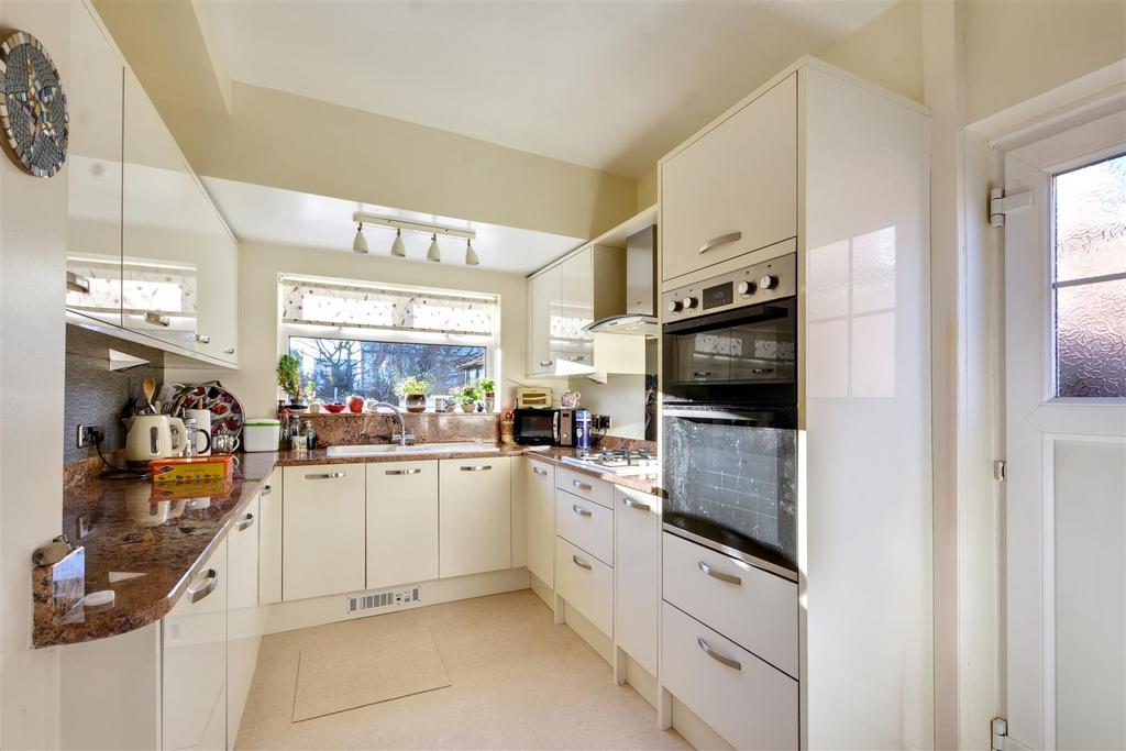 Kitchen 1.jpeg