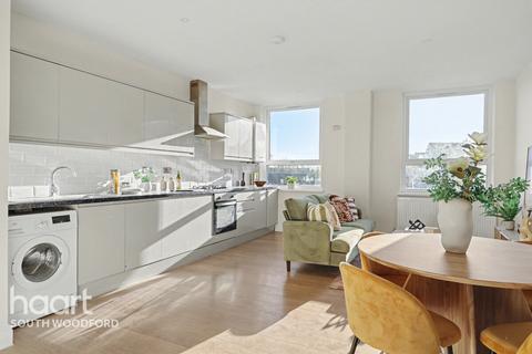 2 bedroom flat for sale, Eastwood Close, South Woodford
