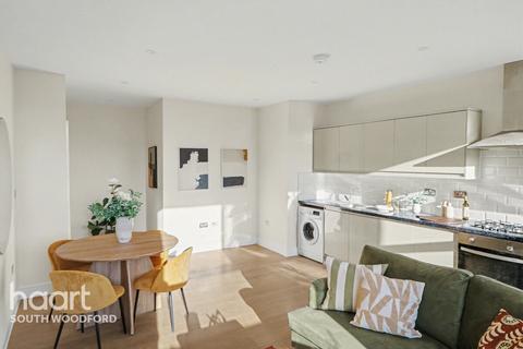 2 bedroom flat for sale, Eastwood Close, South Woodford