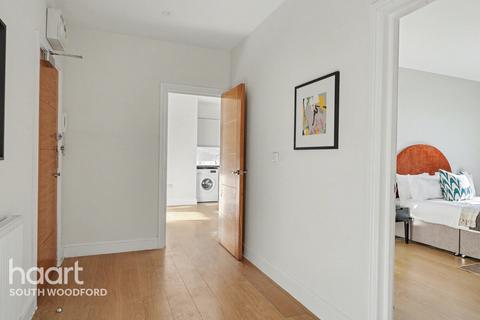 2 bedroom flat for sale, Eastwood Close, South Woodford