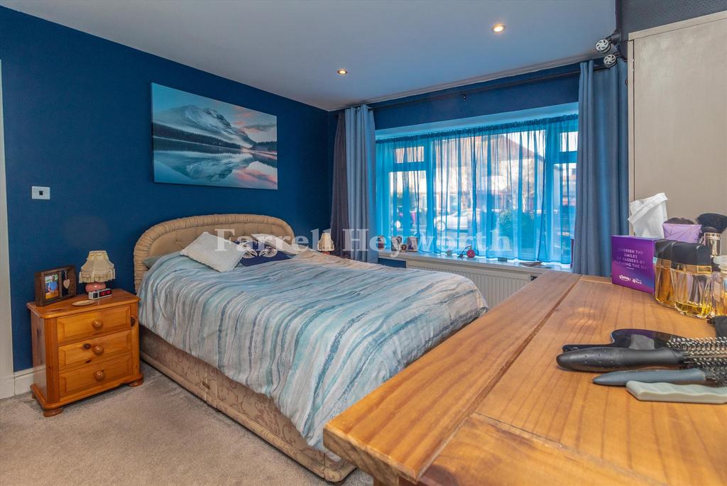 Bedroom 1 image 2