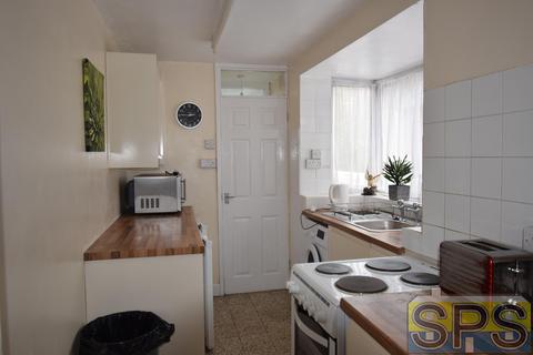 2 bedroom terraced house to rent, Leek Road, Stoke-on-Trent ST4
