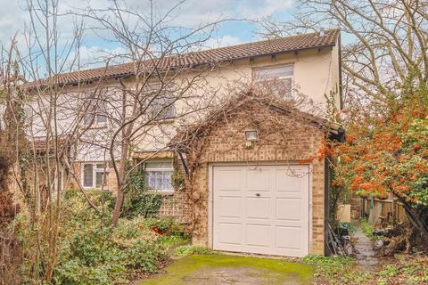 4 bedroom end of terrace house for sale, Abbott Close, Hampton TW12