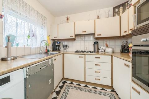 4 bedroom end of terrace house for sale, Abbott Close, Hampton TW12
