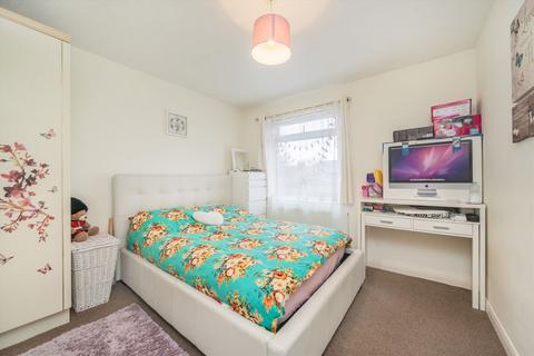 4 bedroom end of terrace house for sale, Abbott Close, Hampton TW12