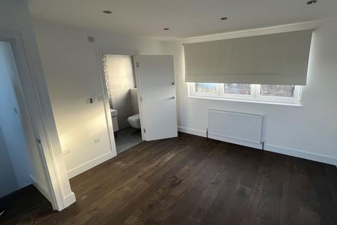 undefined, Rowantree Road, London N21