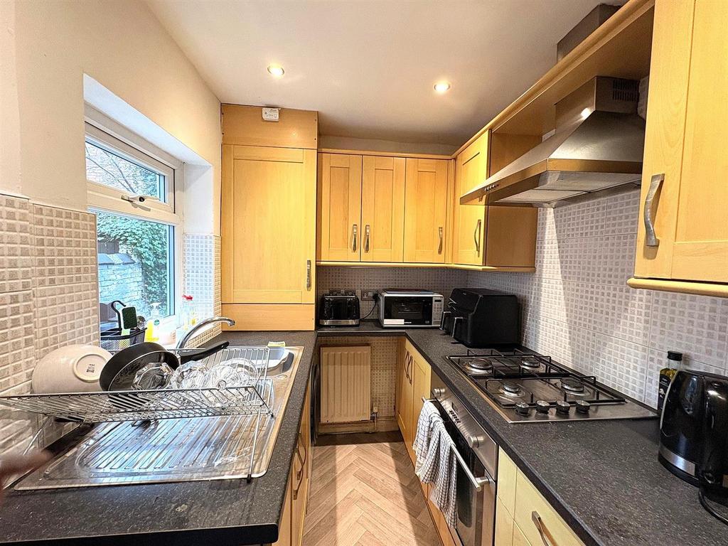 Kitchen 2.jpg