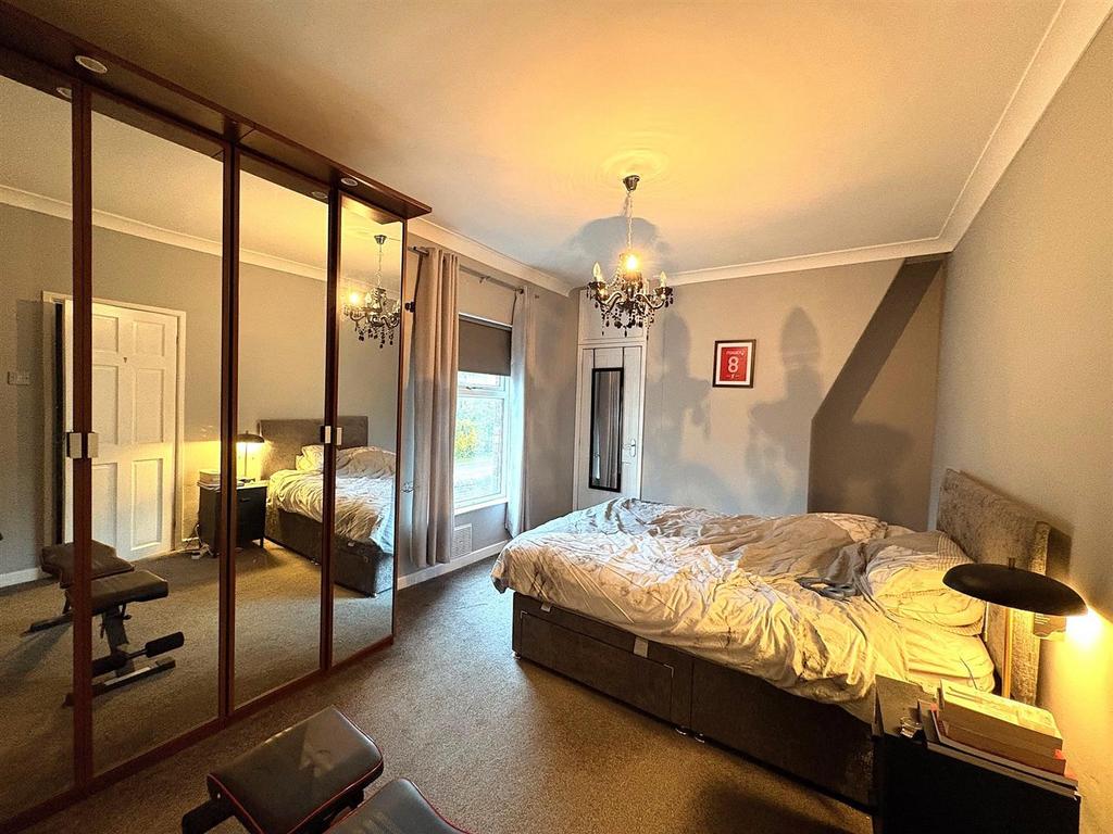Bedroom 1.jpg