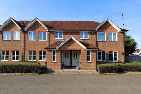 2 bedroom apartment for sale, Fern Lea, Badshot Lea, Farnham, Surrey, GU9