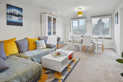 2 bedroom apartment for sale, Fern Lea, Badshot Lea, Farnham, Surrey, GU9