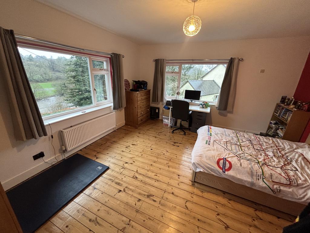Front bedroom 2