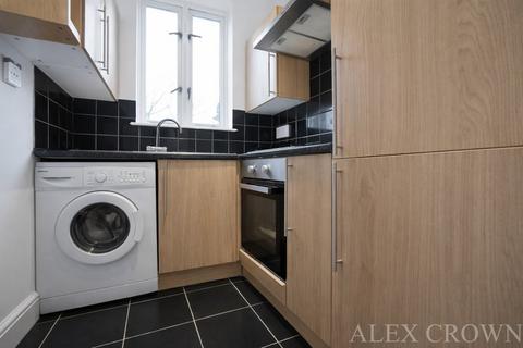 2 bedroom flat to rent, Sutton Road, Muswell Hill