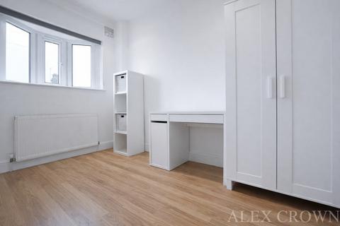 2 bedroom flat to rent, Sutton Road, Muswell Hill