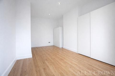 2 bedroom flat to rent, Sutton Road, Muswell Hill