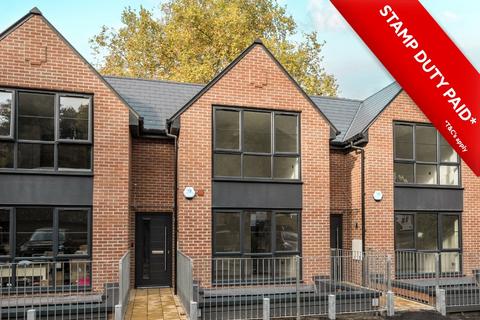 undefined, Newstead Close, Surrey GU7
