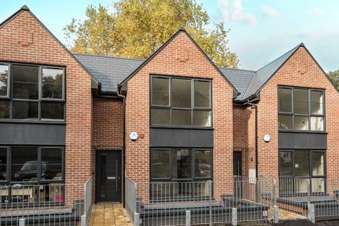 undefined, Newstead Close, Surrey GU7