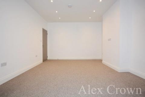 3 bedroom flat to rent, Station Approach, Sudbury Hill