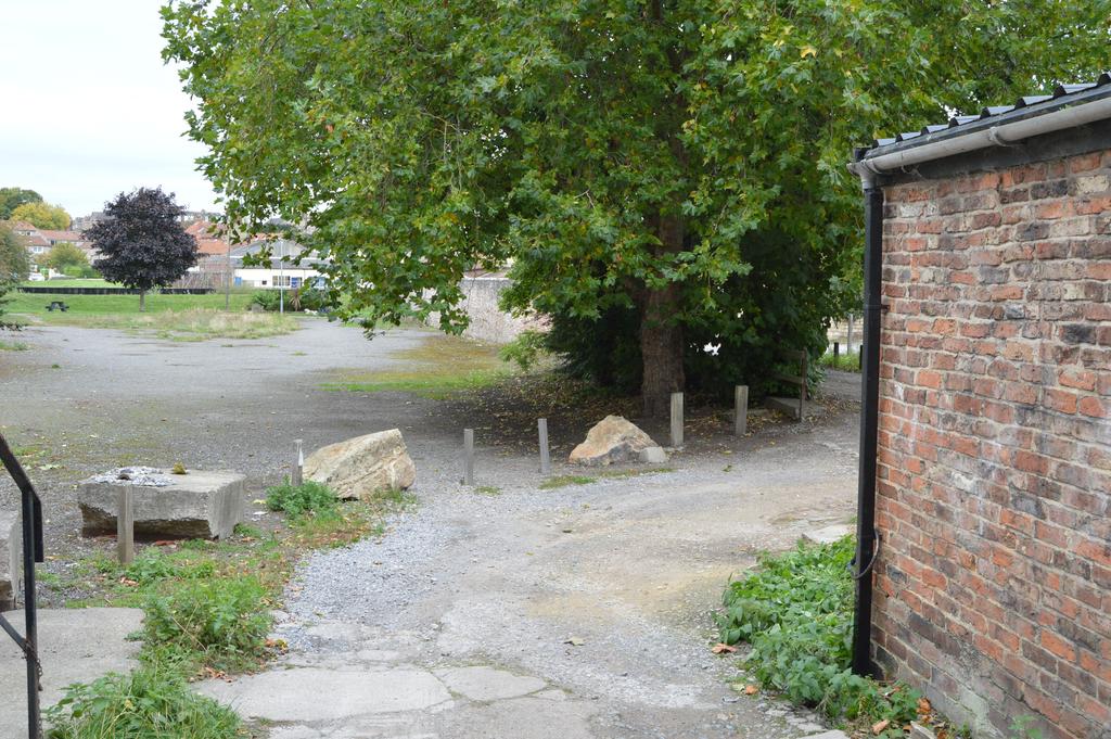 Outlook to rear