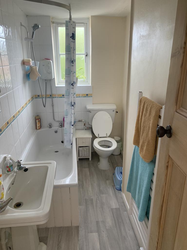 Flat - bathroom