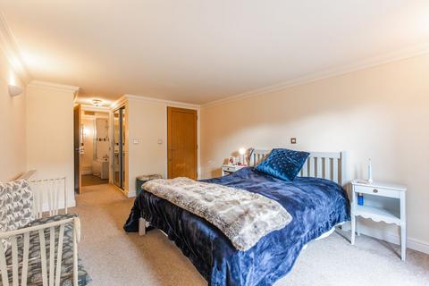 2 bedroom flat for sale, Ground Floor Apartment in Hunstanton