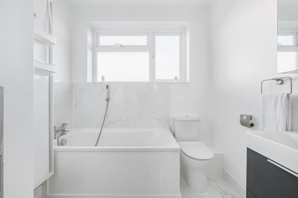 Dene Court-11.jpg