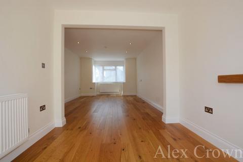 3 bedroom semi-detached house to rent, Stanwell Road, Ashford