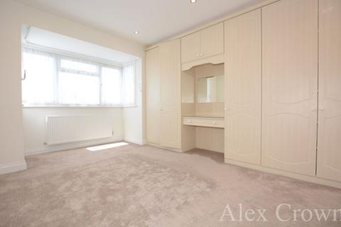 3 bedroom semi-detached house to rent, Stanwell Road, Ashford