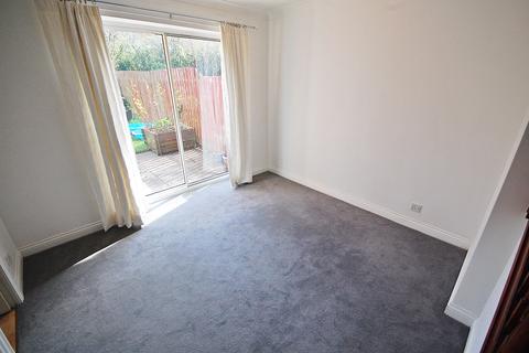 3 bedroom semi-detached house to rent, Bridgemere Drive, Framwellgate Moor, Durham, DH1