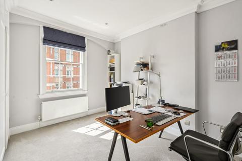 3 bedroom flat to rent, Fulham Road, London, SW3