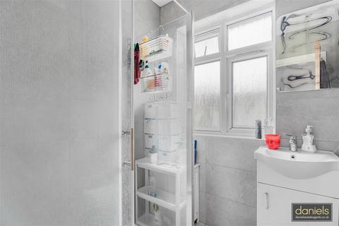 3 bedroom property for sale, The Mall, Harrow