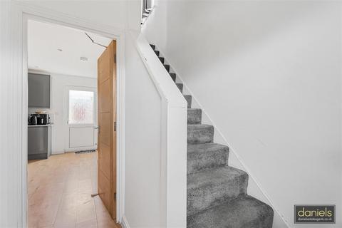 3 bedroom property for sale, The Mall, Harrow
