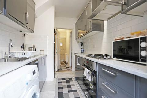 3 bedroom terraced house to rent, Western Avenue, Dagenham, RM10