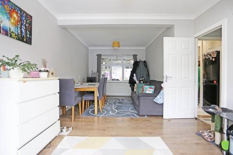 3 bedroom terraced house to rent, Western Avenue, Dagenham, RM10