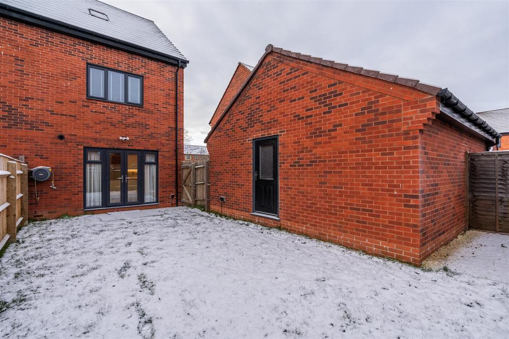 19 Ken Wilkinson Drive 4.jpg