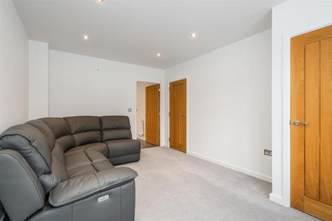 3 bedroom semi-detached house to rent, Ken Wilkinson Drive, Shirley