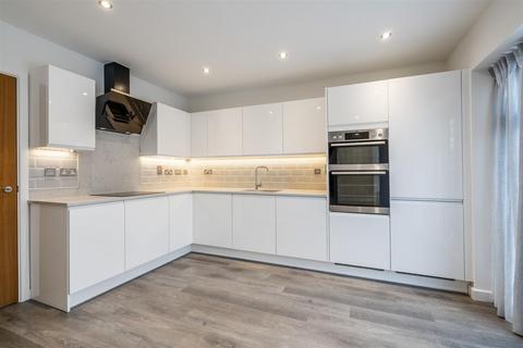 3 bedroom semi-detached house to rent, Ken Wilkinson Drive, Shirley