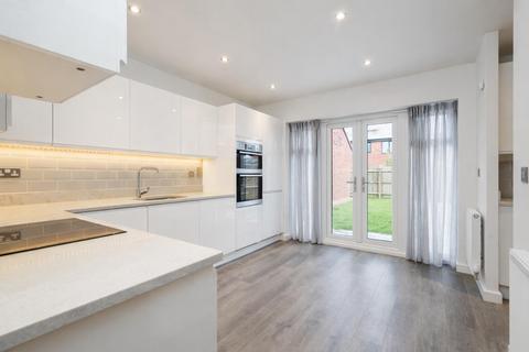 3 bedroom semi-detached house to rent, Ken Wilkinson Drive, Shirley