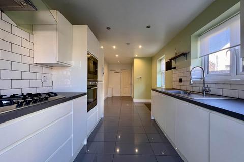 3 bedroom terraced house to rent, Beverley Road, London, E6 3LH