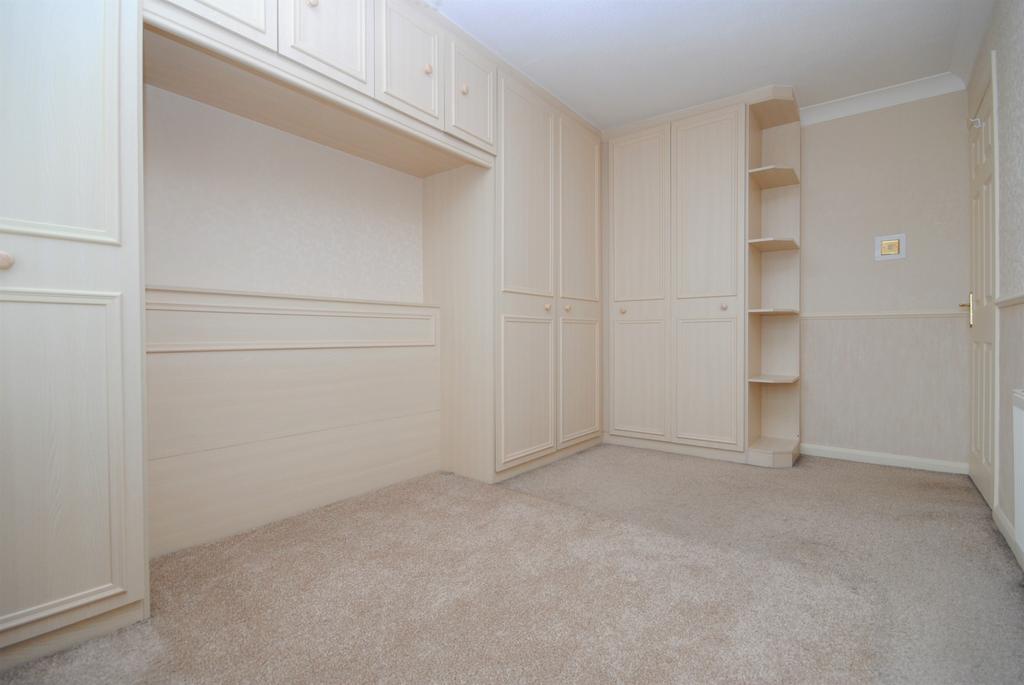 Bed 1 Wardrobes