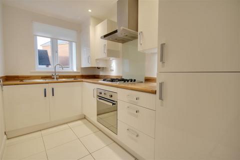 2 bedroom semi-detached house to rent, Tarver Close, Romsey SO51