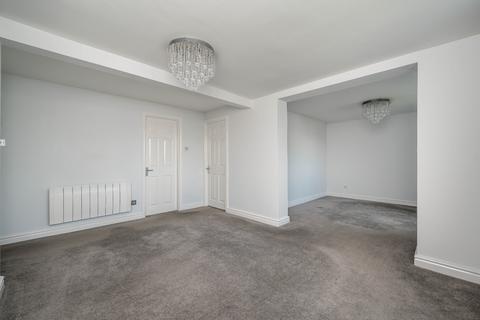 2 bedroom apartment to rent, Newsholme Close, Warrington WA3