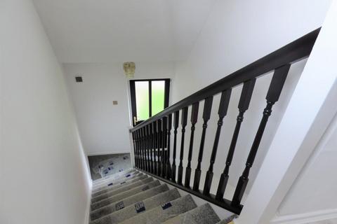 2 bedroom flat to rent, Trinity Court, Beverley, East Yorkshire, HU17 0EB