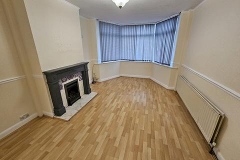 3 bedroom semi-detached house to rent, Kingstanding Road, Birmingham B44