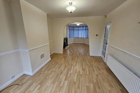 3 bedroom semi-detached house to rent, Kingstanding Road, Birmingham B44