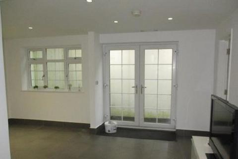 2 bedroom apartment to rent, Disraeli Crescent, High Wycombe, HP13